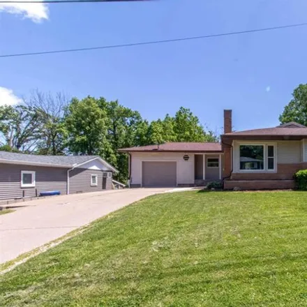 Buy this 4 bed house on 1926 San Jose Ct in Bettendorf, Iowa