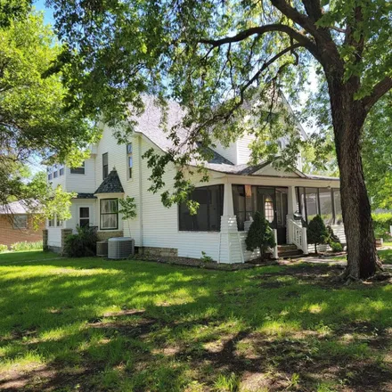 Buy this 3 bed house on 218 West Court Street in Smith Center, KS 66967