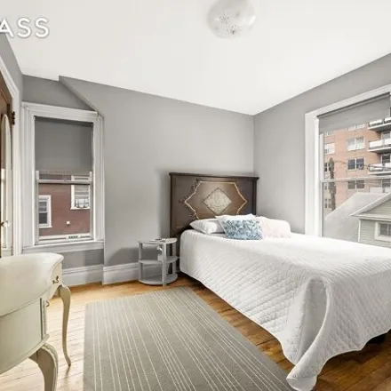 Image 9 - 204 East 7th Street, New York, NY 11218, USA - Townhouse for sale