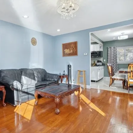 Image 4 - 75-07 194th Street, New York, NY 11366, USA - House for rent