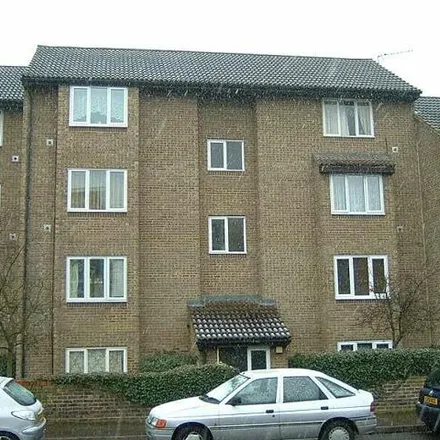 Rent this studio apartment on 9-16 Westmoreland Drive in London, SM2 6AB