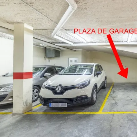 Image 2 - Avenida Alcalde Manuel de Valle, 41008 Seville, Spain - Apartment for rent