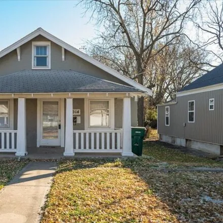 Buy this 2 bed house on 2024 North Park Avenue in Springfield, MO 65803