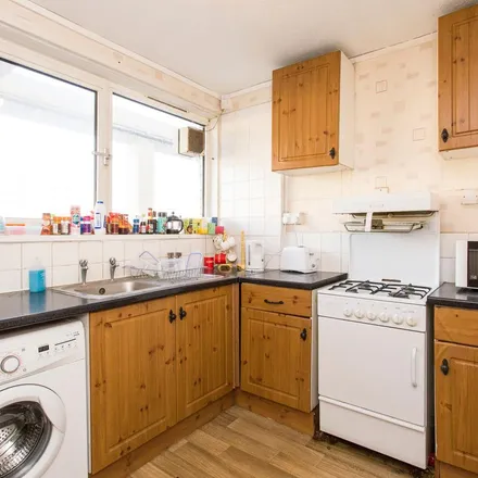 Image 2 - Jubilee Street, St. George in the East, London, E1 3FU, United Kingdom - Apartment for rent