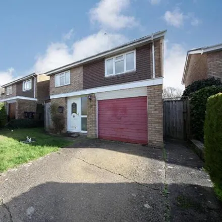 Buy this 4 bed duplex on Brompton Close in Luton, LU3 3QT