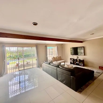Rent this 3 bed apartment on Isipingo Road in Paulshof, Sandton