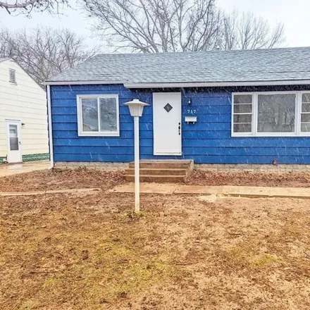 Buy this 2 bed house on 753 West 8th Street in Newton, KS 67114