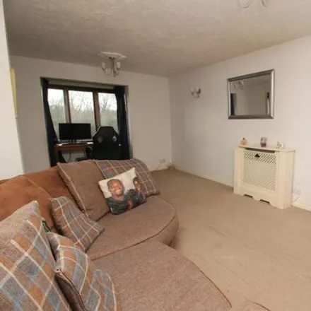 Image 3 - Armada Court, Grays, Essex, Rm16 - Apartment for sale