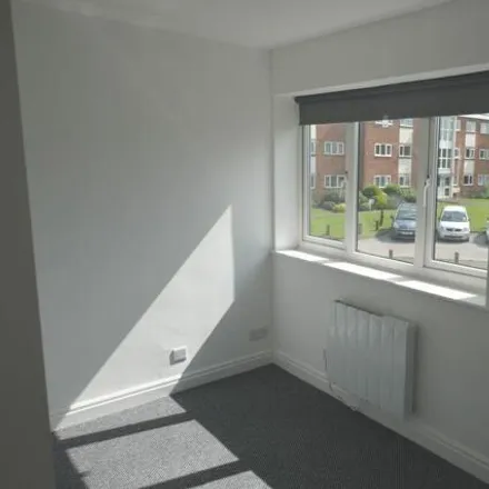 Image 5 - Linden Lea, Kingswood, WD25 7DR, United Kingdom - Apartment for rent