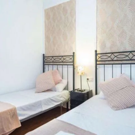 Rent this 3 bed apartment on La Sinsombrero in Calle Heliotropo, 4