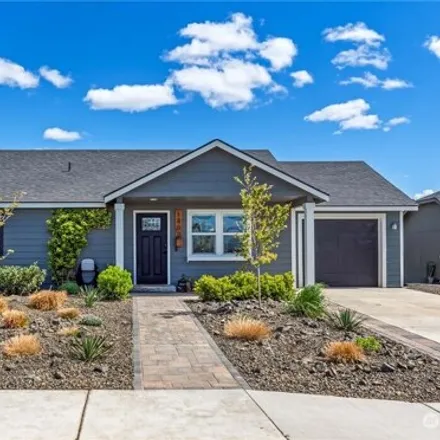 Buy this 2 bed house on 402 R Street Southwest in Quincy, WA 98848