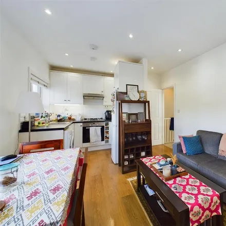 Rent this 2 bed apartment on Lichfield Grove in London, N3 2JL