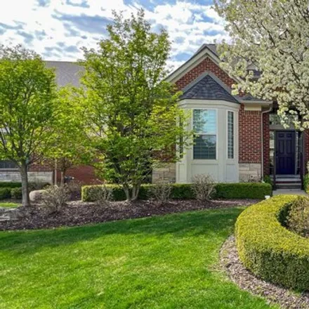 Buy this 3 bed condo on 3721 Winding Brook Circle in Rochester Hills, MI 48309