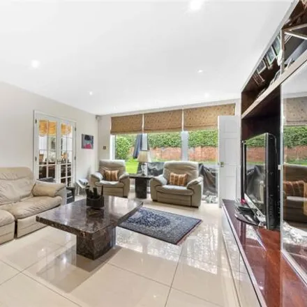 Image 6 - Lord Chancellor Walk, London, KT2 7HG, United Kingdom - House for sale