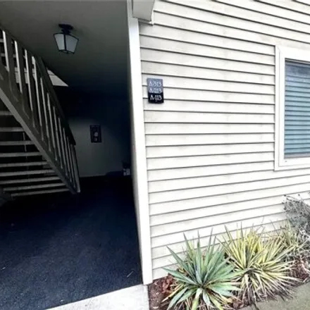 Buy this 1 bed condo on 18200 73rd Avenue Northeast in Kenmore, WA 98028