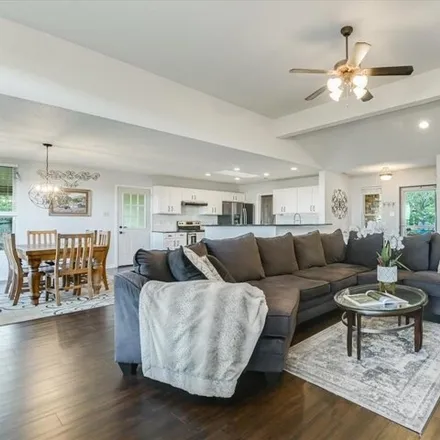 Image 3 - 18407 East Lakeview Drive, Jonestown, Travis County, TX 78645, USA - House for sale