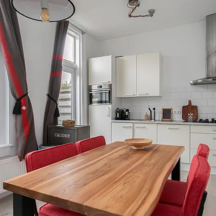 Rent this 3 bed apartment on 2e Atjehstraat 49 in 3531 SR Utrecht, Netherlands