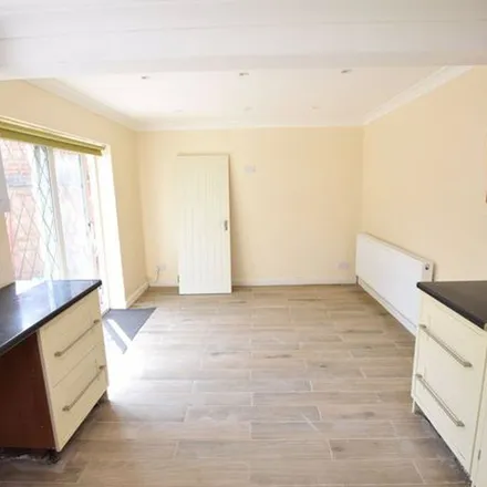 Rent this 5 bed duplex on Moray Way in London, RM1 4UJ