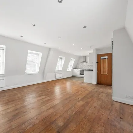 Rent this studio apartment on Mr Topper's in Moor Street, London