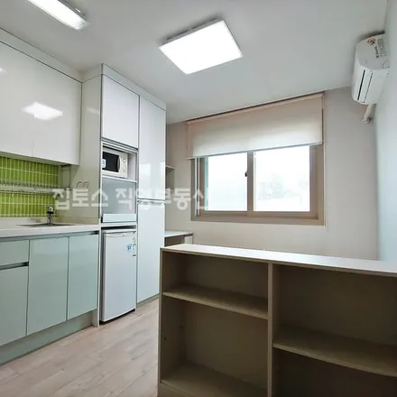 Rent this studio apartment on 서울특별시 성북구 정릉동 670-13