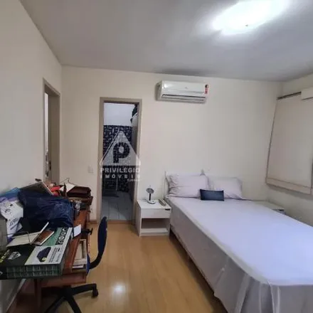 Buy this 2 bed apartment on Rua das Laranjeiras in Laranjeiras, Rio de Janeiro - RJ