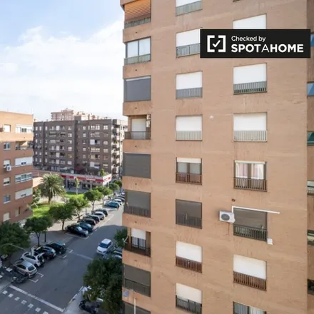 Image 8 - Carrer de Crevillent, 46022 Valencia, Spain - Apartment for rent