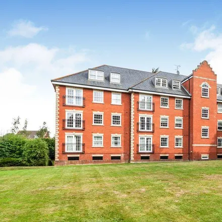 Rent this 2 bed apartment on Montague Close in Wokingham, RG40 5PJ
