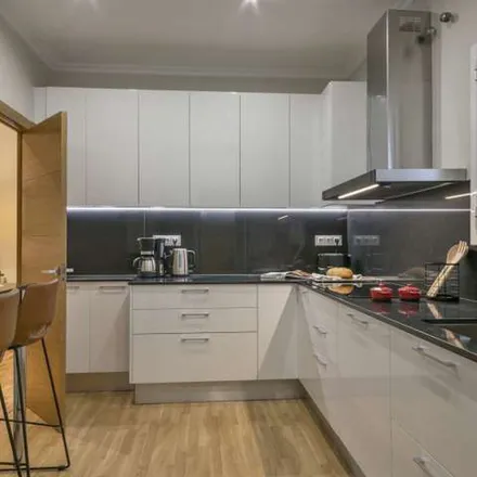 Rent this 4 bed apartment on Mercat de la Concepció in Carrer d'Aragó, 311 B