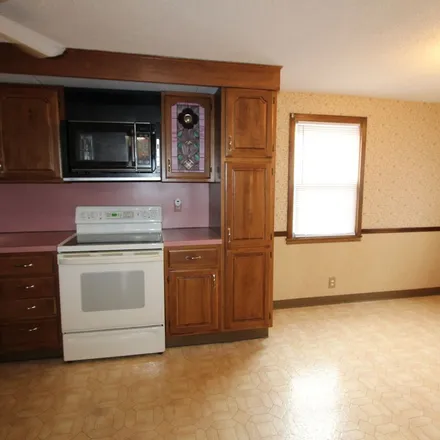 Image 4 - 248 East Robbins Avenue, Newington, CT 06111, USA - Apartment for rent