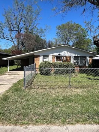 Buy this 3 bed house on 1580 Bradley Street in Kennett, MO 63857