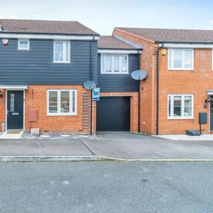 Buy this 3 bed townhouse on Vauxhall Way in Dunstable, LU6 1BF
