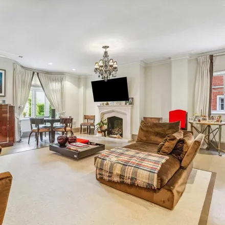 Image 5 - 1-32 Rose Square, London, SW3 6HP, United Kingdom - Apartment for rent