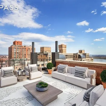 Image 8 - 200 East 95th Street, New York, NY 10128, USA - Condo for sale