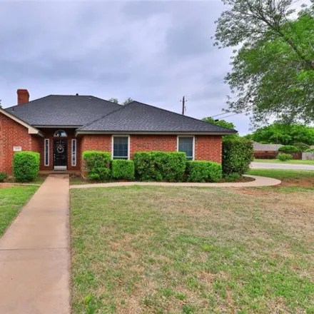 Buy this 3 bed house on 1340 East North 16th Street in Abilene, TX 79601
