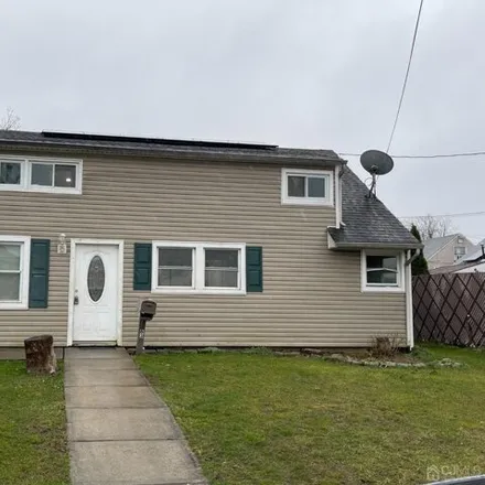 Image 1 - 47 Sycamore Street, Carteret, NJ 07008, USA - House for rent