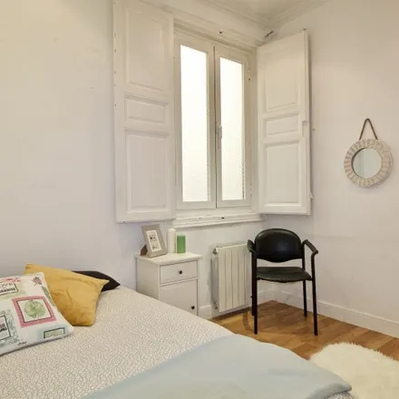 Rent this 4 bed room on Calle de la Concepción Jerónima in 22, 28012 Madrid