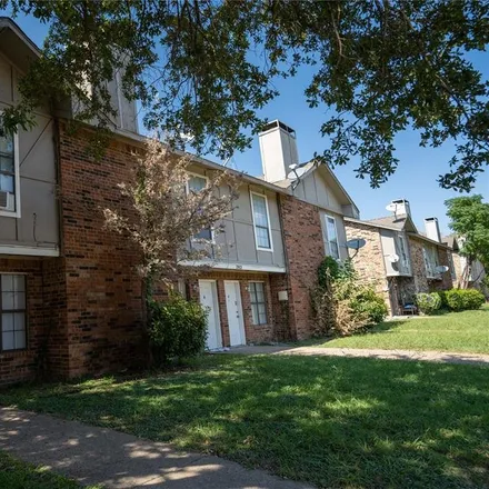 Image 4 - 2813 Wimbledon Court, Garland, TX 75041, USA - Duplex for sale