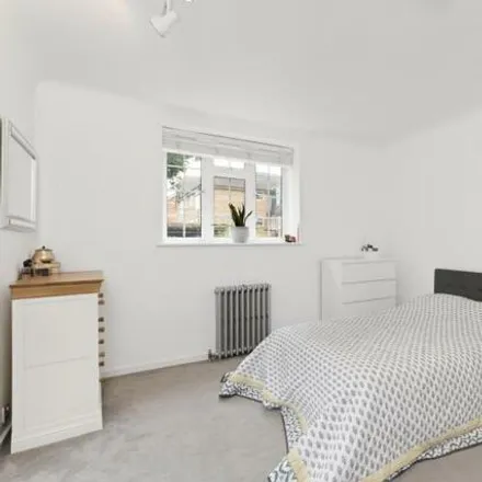 Image 6 - Wimbledon Close, The Downs, London, SW20 8HW, United Kingdom - Room for rent
