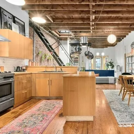 Image 3 - 243 Starr Street, New York, NY 11237, USA - Townhouse for sale