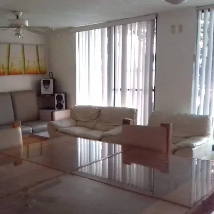 Rent this 4 bed house on Tampico