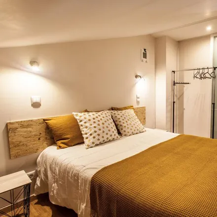 Rent this 2 bed condo on Quinta do Portugal in Charneca de Caparica e Sobreda, Almada