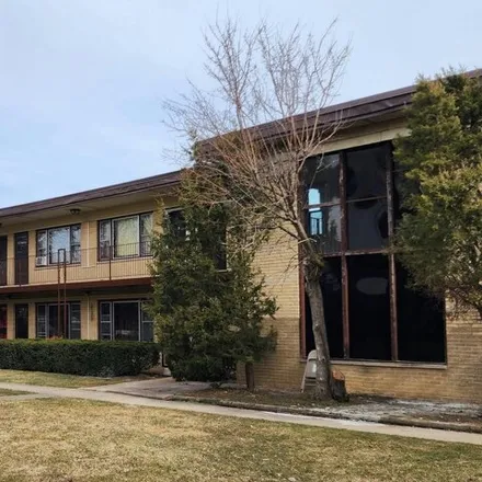 Buy this 1 bed condo on 13 North King Arthur Court in Northlake, IL 60164