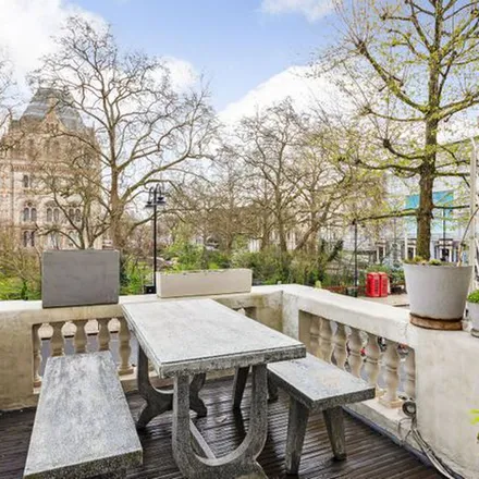 Image 9 - Queen's Gate Terrace, London, SW7 5JE, United Kingdom - Apartment for rent