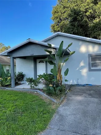 Buy this 3 bed house on 5293 Snelling Avenue in Bowling Green, Hardee County