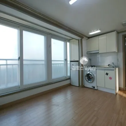 Rent this studio apartment on 서울특별시 마포구 상암동 42-14