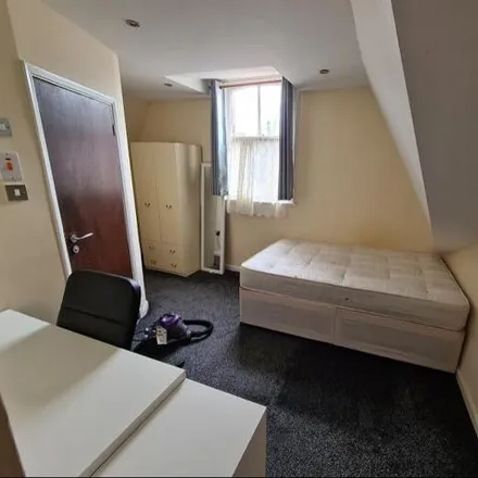 Rent this 5 bed apartment on University of Leeds in Hyde Street, Leeds