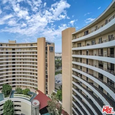 Rent this 3 bed condo on Marina City Club in 4333 Admiralty Way, Los Angeles County