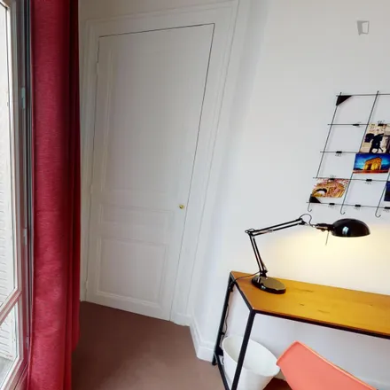 Rent this 7 bed room on 167 Boulevard Malesherbes in 75017 Paris, France