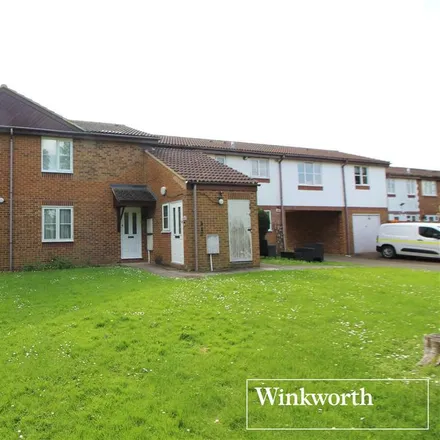 Rent this 1 bed apartment on Farm Close in Borehamwood, WD6 4TX