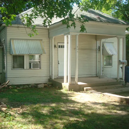 Buy this 2 bed house on 725 Park Street in Neosho, MO 64850